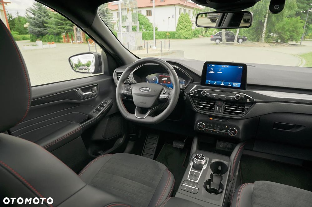 Ford Kuga 2.0 EcoBlue 4x4 ST-LINE X - 24