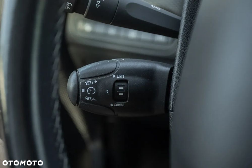Peugeot 2008 1.2 Pure Tech Style S&S - 26