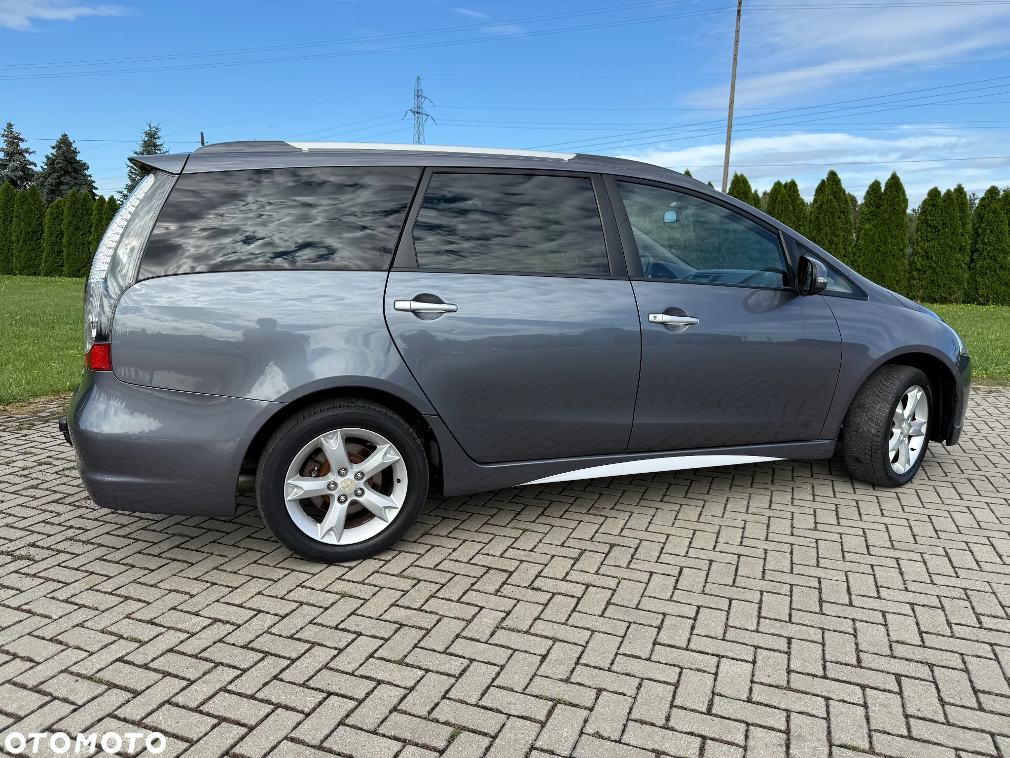 Mitsubishi Grandis - 20
