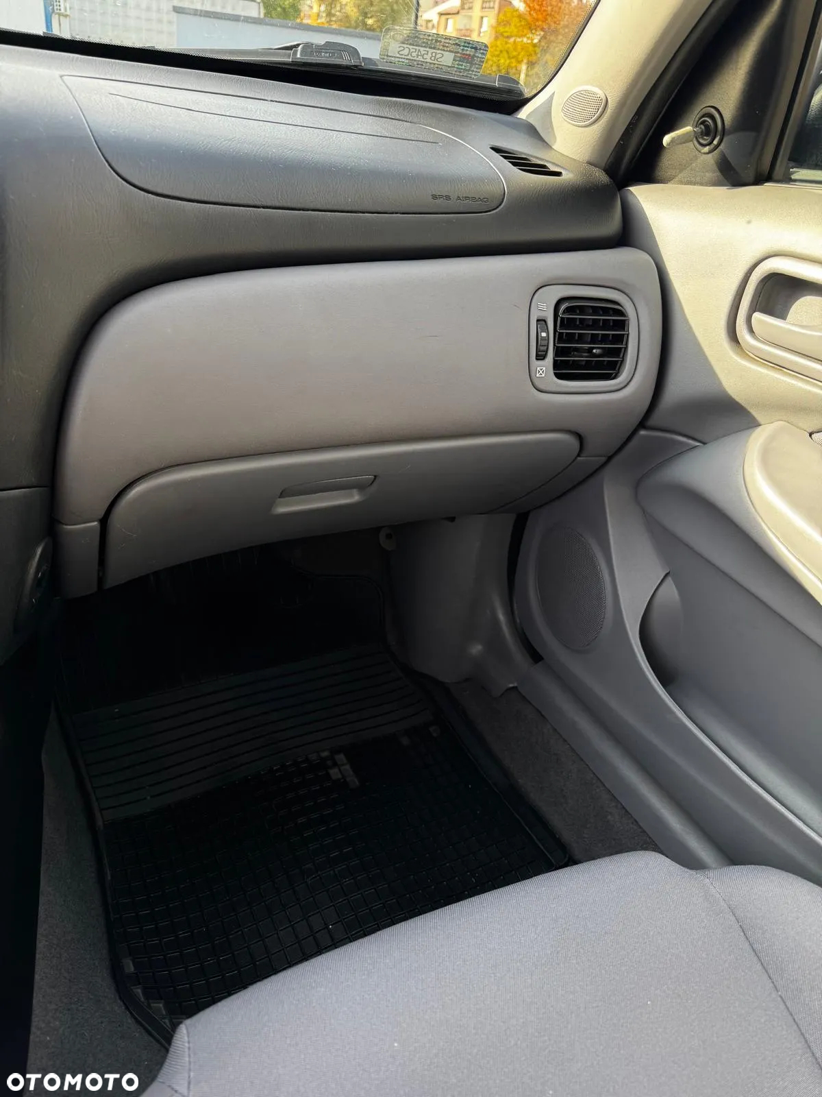 Nissan Almera - 4