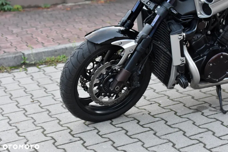 Yamaha V-MAX - 24