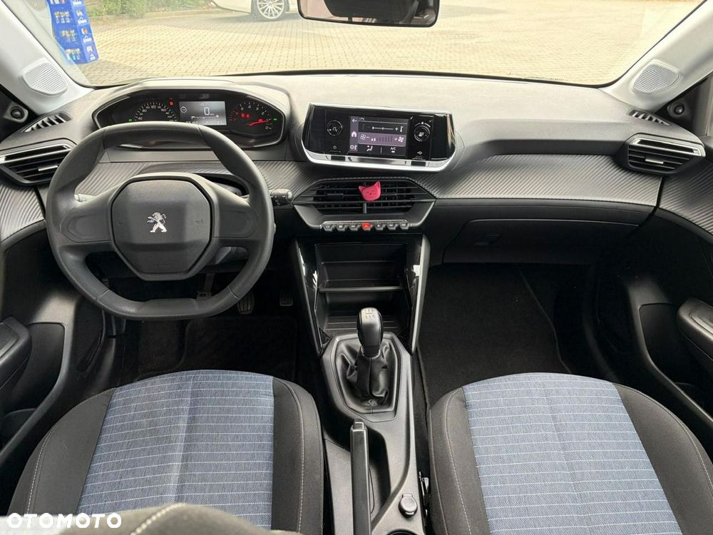 Peugeot 208 - 8