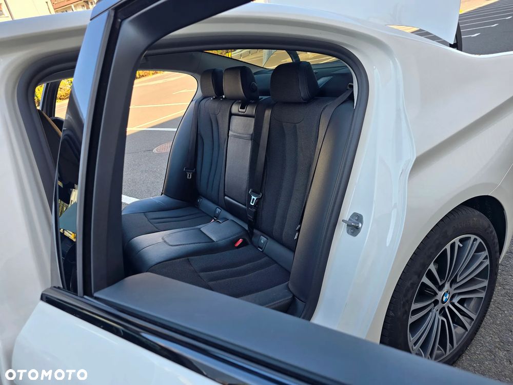 BMW Seria 5 530e iPerformance xDrive Luxury Line - 18