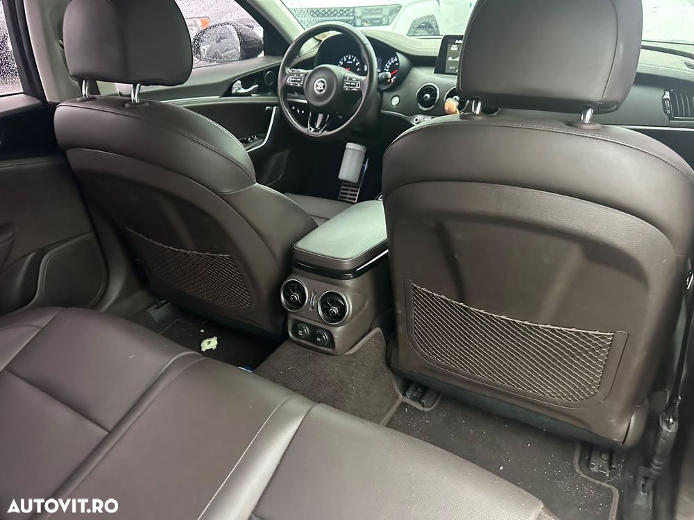 Kia Stinger - 11