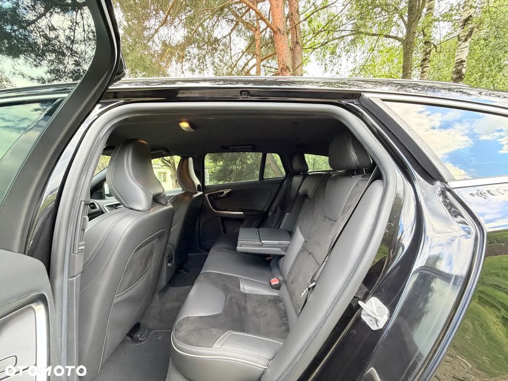 Volvo V60 D4 Geartronic R-Design - 22