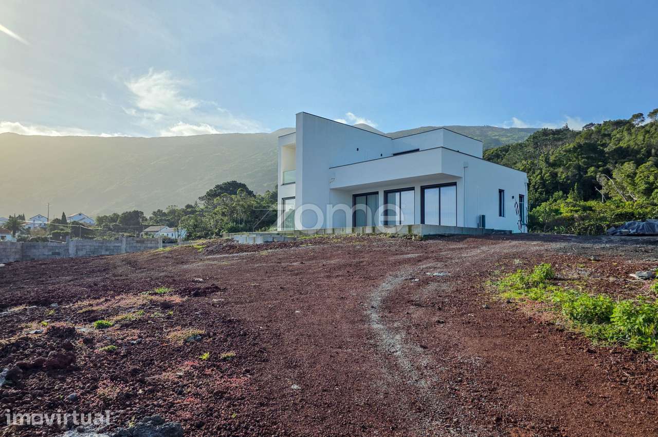 Moradia Contemporânea com Vista Mar na Prainha | Potencial T2 - Grande imagem: 2/17