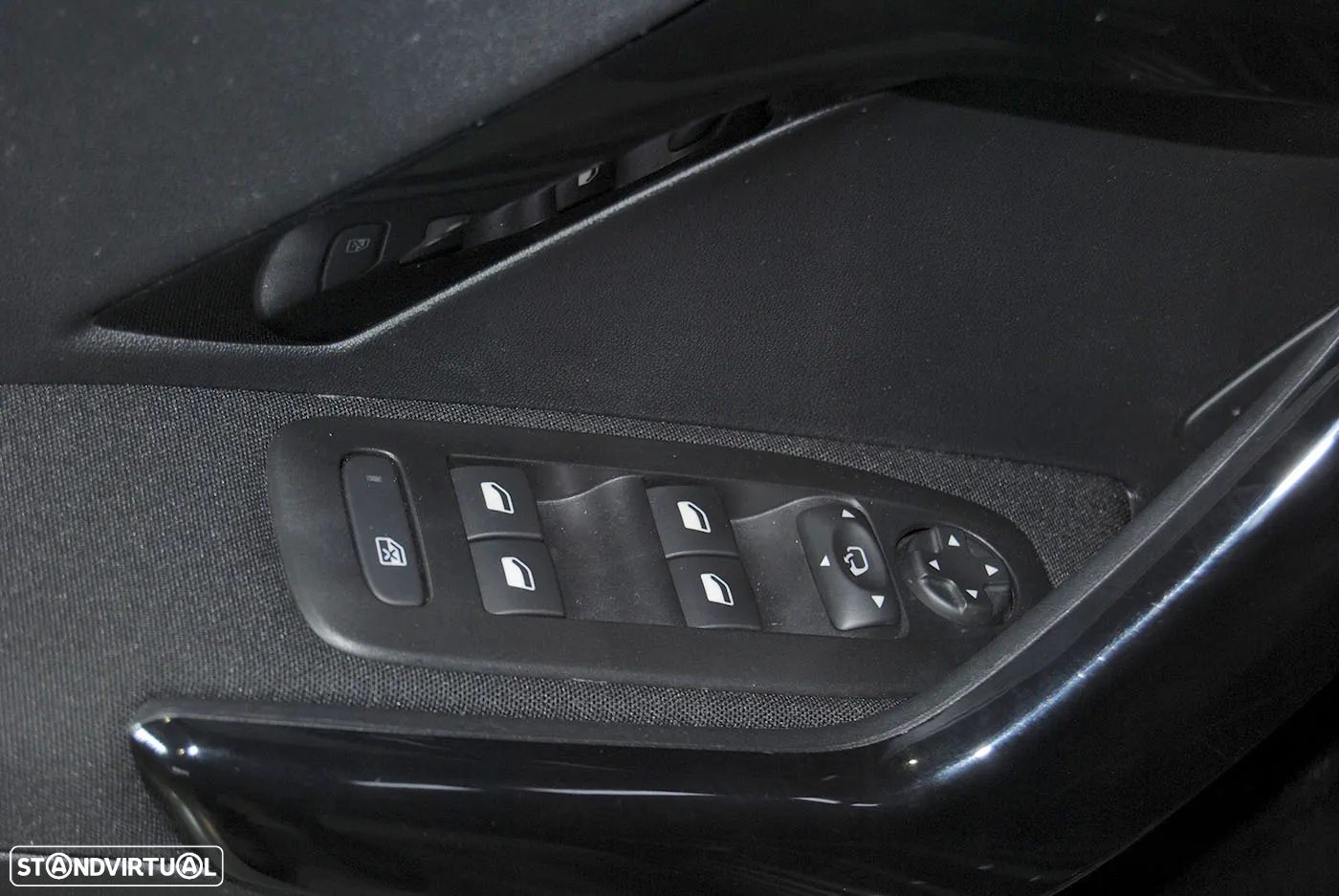 Peugeot 208 1.2 PureTech Allure - 17