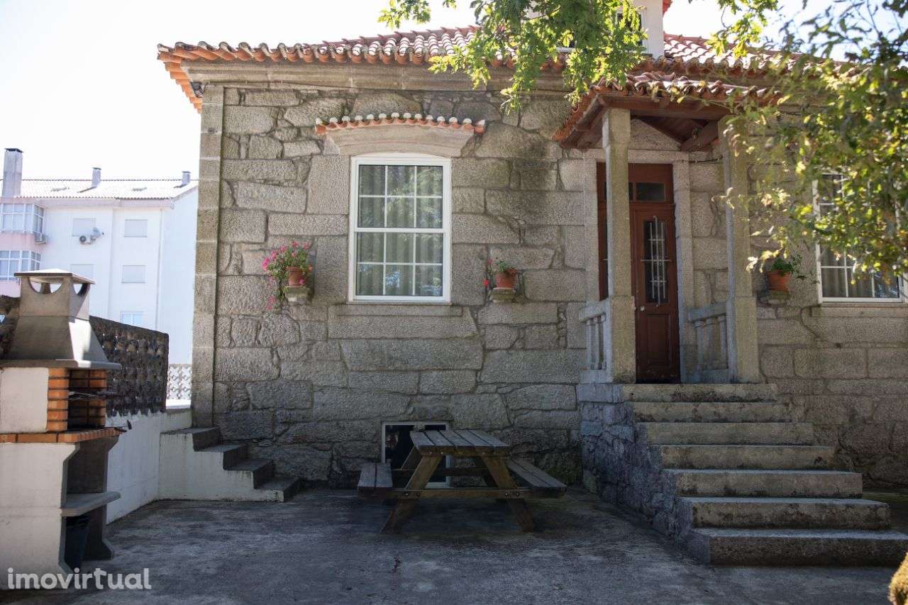 Quinta  T9+ com jardim no centro de Castro Daire - Grande imagem: 5/47