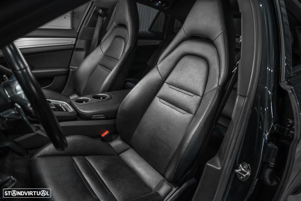 Porsche Panamera 4 E-Hybrid - 23