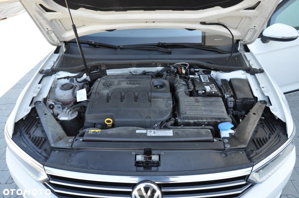 Volkswagen Passat 2.0 TDI SCR Comfortline - 25
