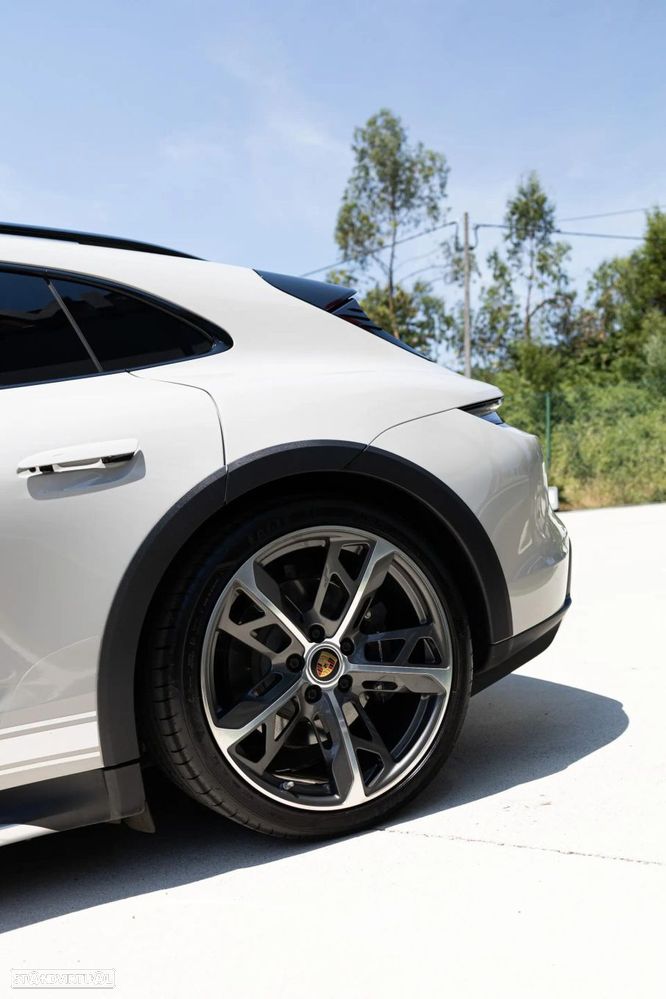 Porsche Taycan Cross Turismo 4 - 10