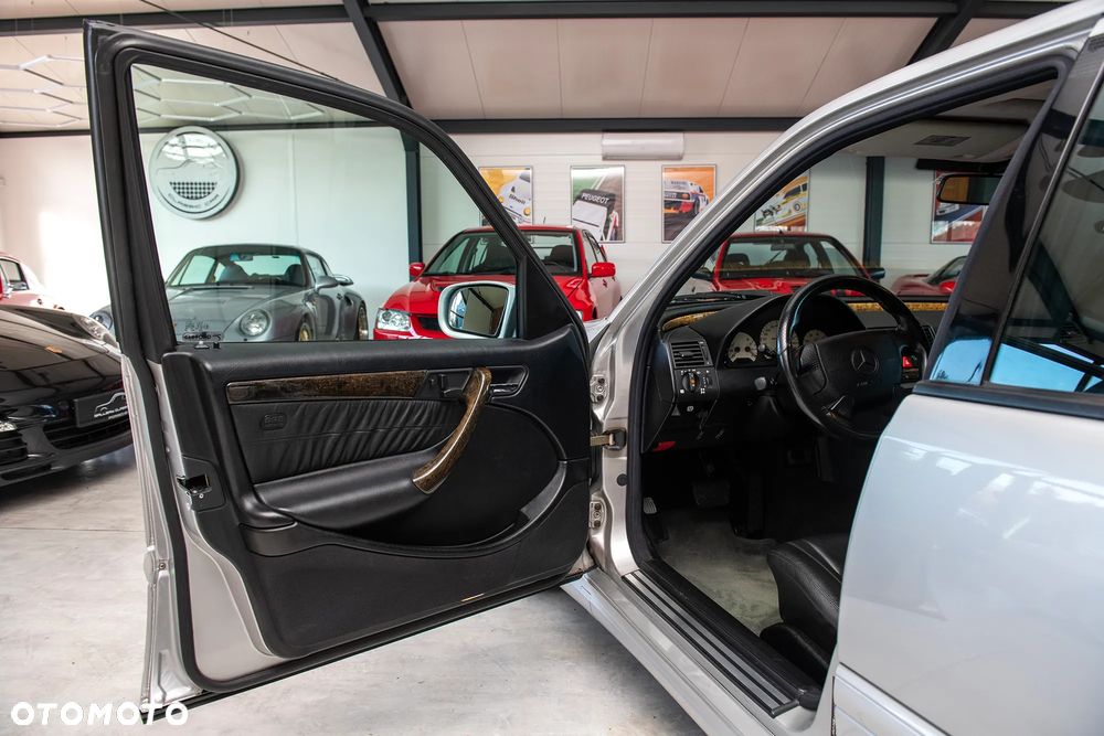 Mercedes-Benz Klasa C 43 AMG - 28