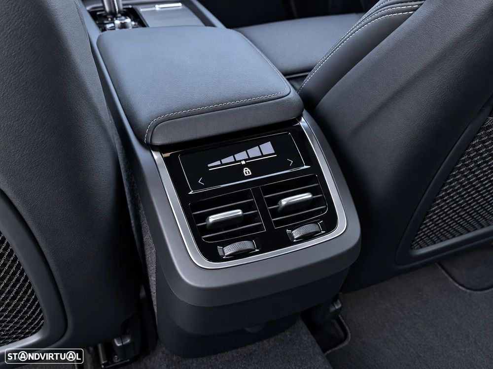 Volvo XC 60 2.0 B5 R-Design AWD - 22