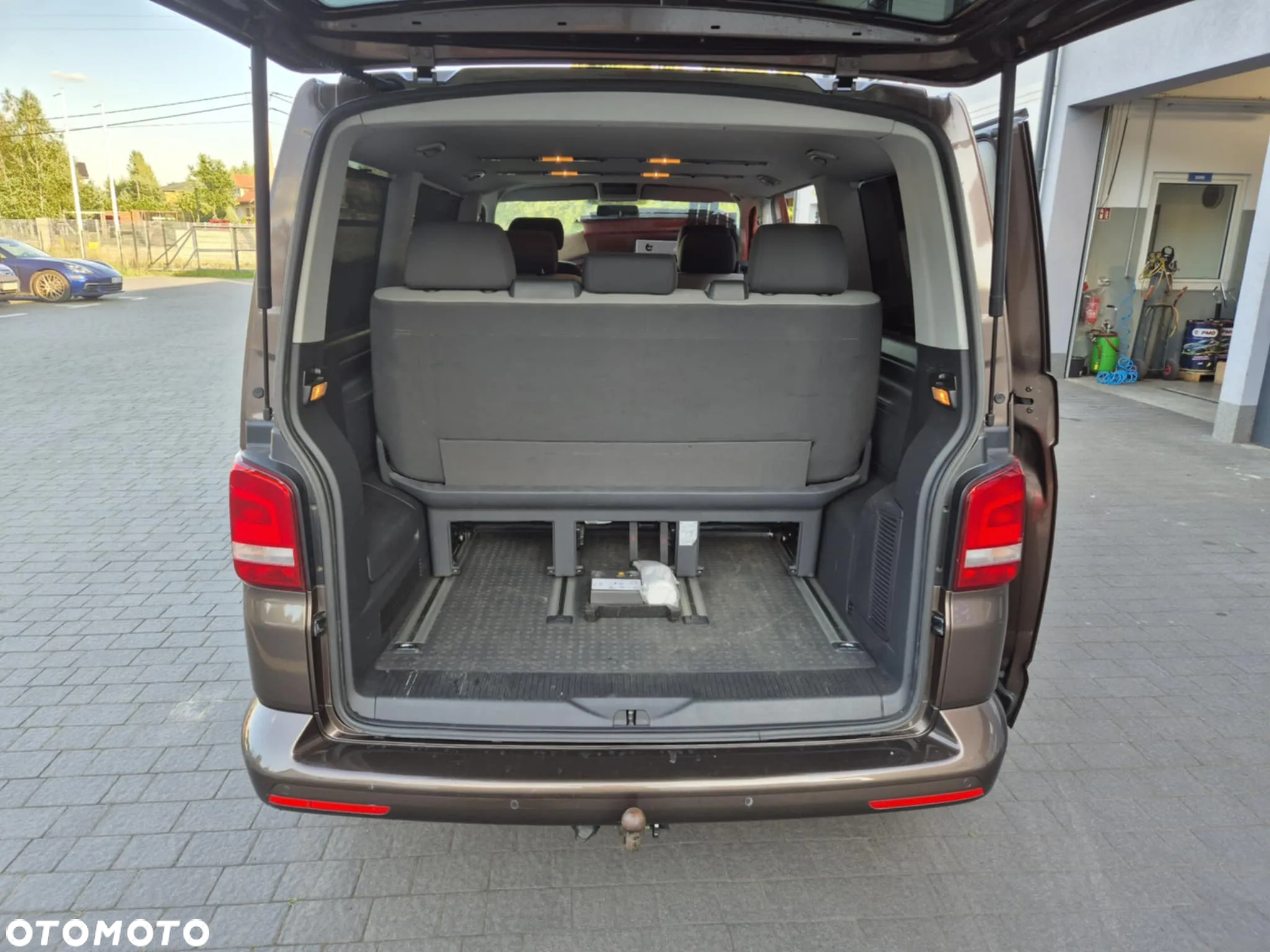 Volkswagen Multivan - 13