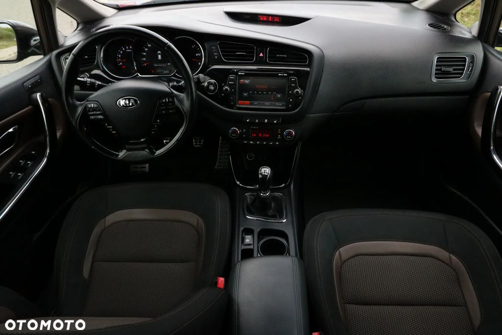 Kia Ceed 1.6 CRDi 128 Fifa World Cup Edition - 32