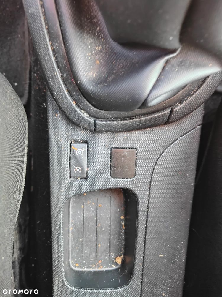 Renault Clio 1.2 16V 75 Limited - 11