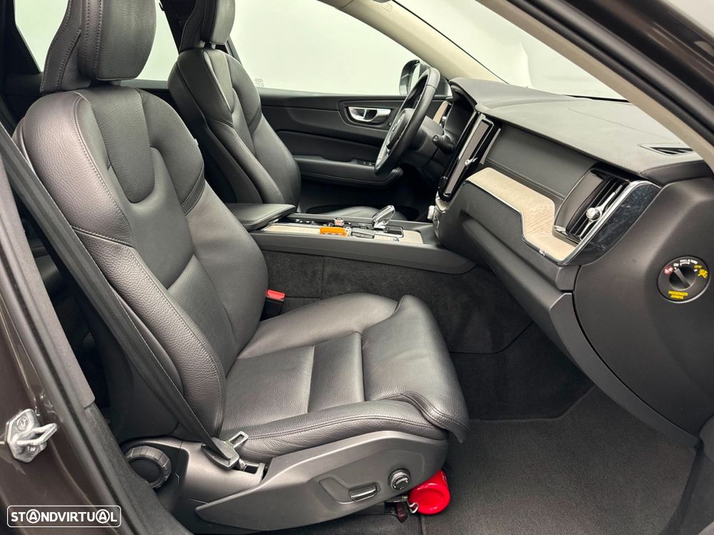 Volvo XC 60 T6 AWD Recharge Geartronic Inscription Expression - 16