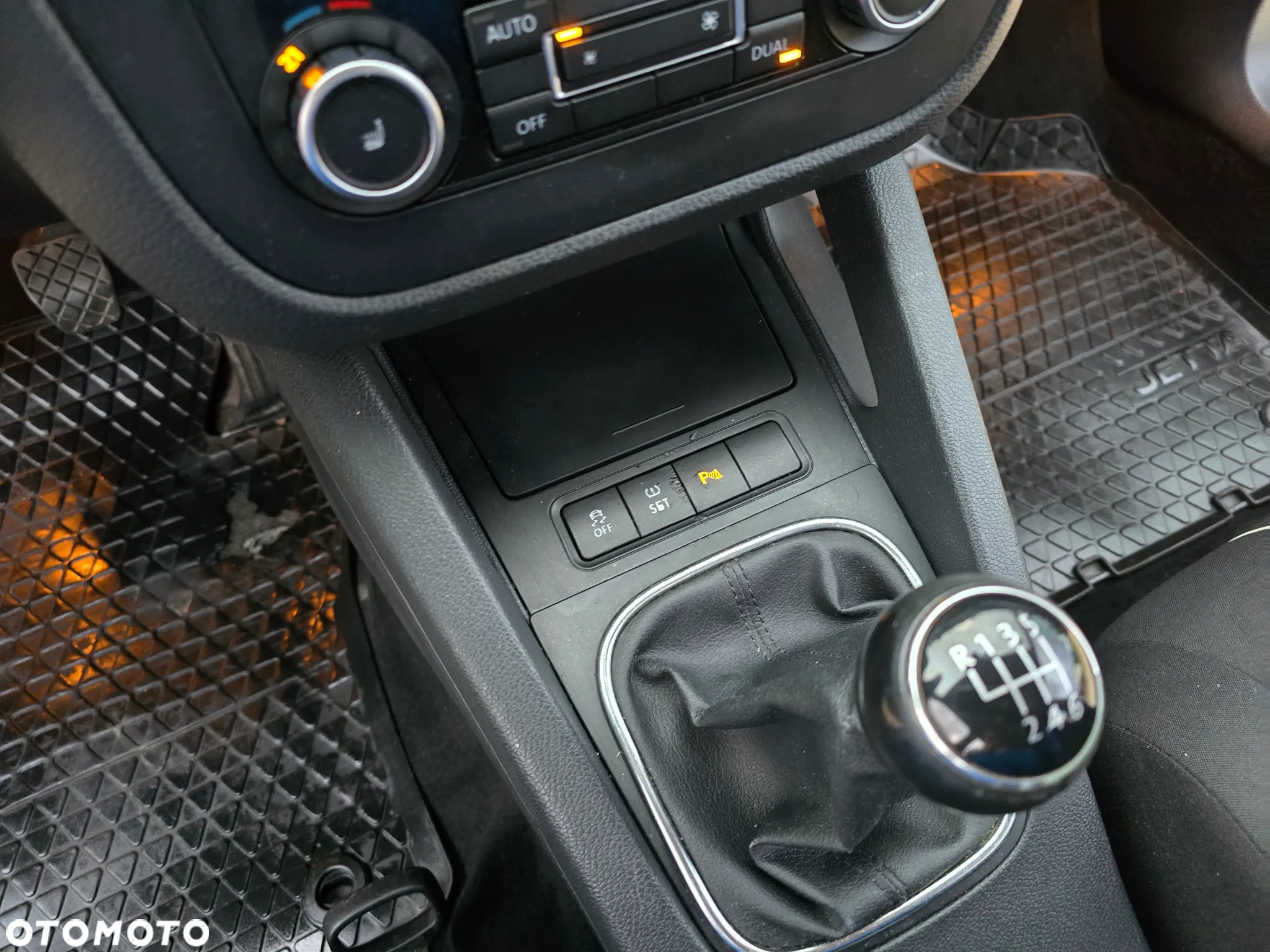 Volkswagen Jetta 1.4 TSI Comfortline - 27