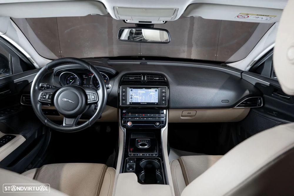 Jaguar XE 2.0 D Prestige Aut. - 9