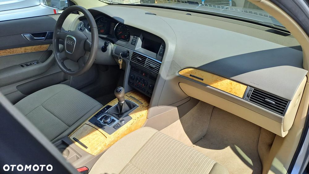 Audi A6 Limousine 2.4 Quattro - 11