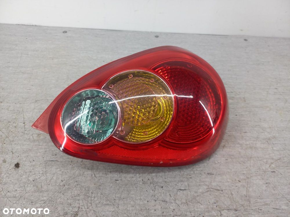 LAMPA TYLNA PRAWA TOYOTA AYGO I 81550-0H020 HATCHBACK 5 DRZWI - 1