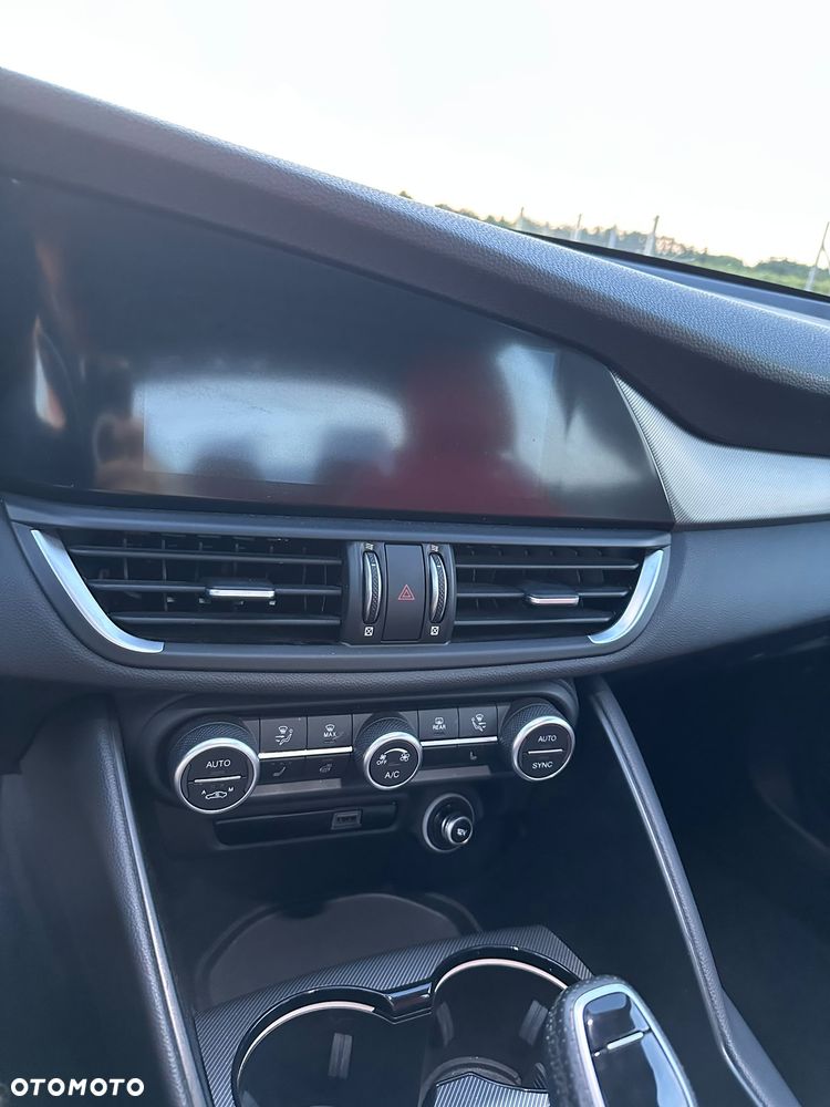 Alfa Romeo Giulia 2.0 Turbo 16V AT8 Veloce - 17