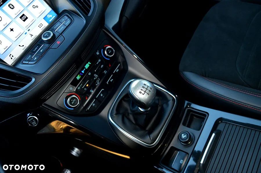 Ford Kuga 1.5 EcoBoost 2x4 ST-Line - 36