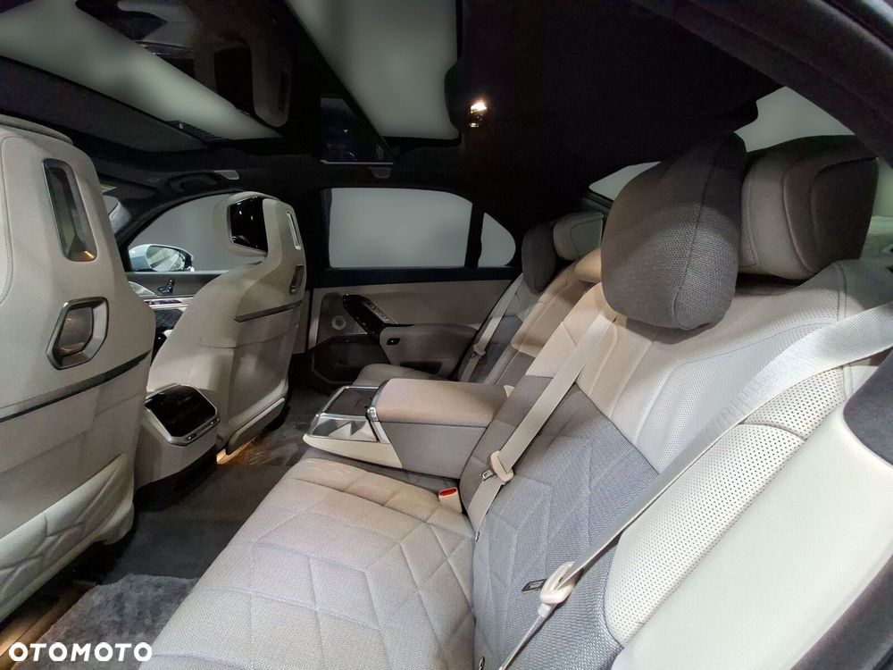 BMW Seria 7 - 17