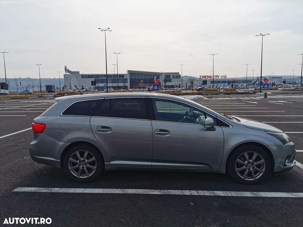 Toyota Avensis 2.2 D-4D Station Sol - 5