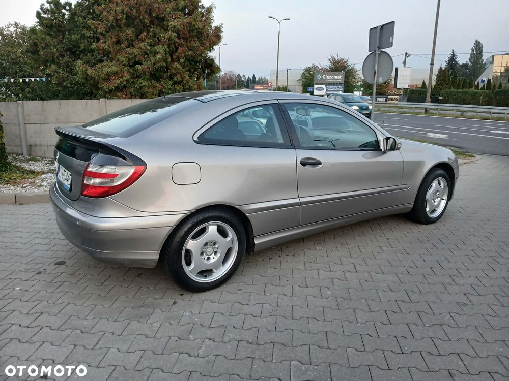Mercedes-Benz C-Class 2007 photo 2