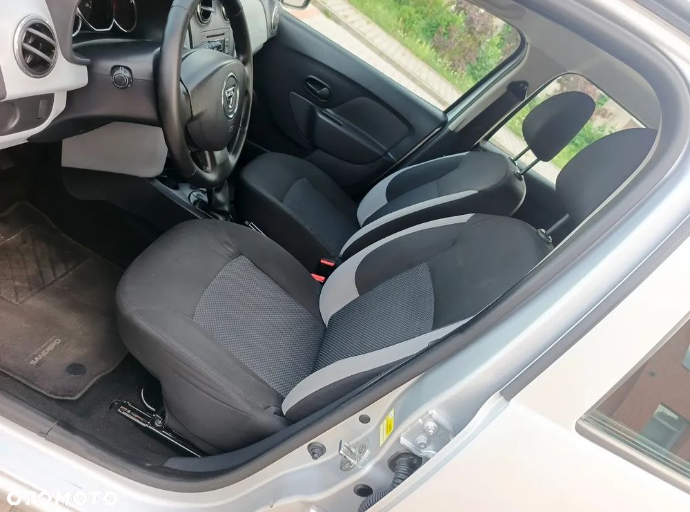 Dacia Sandero 1.2 16V 75 Laureate - 8