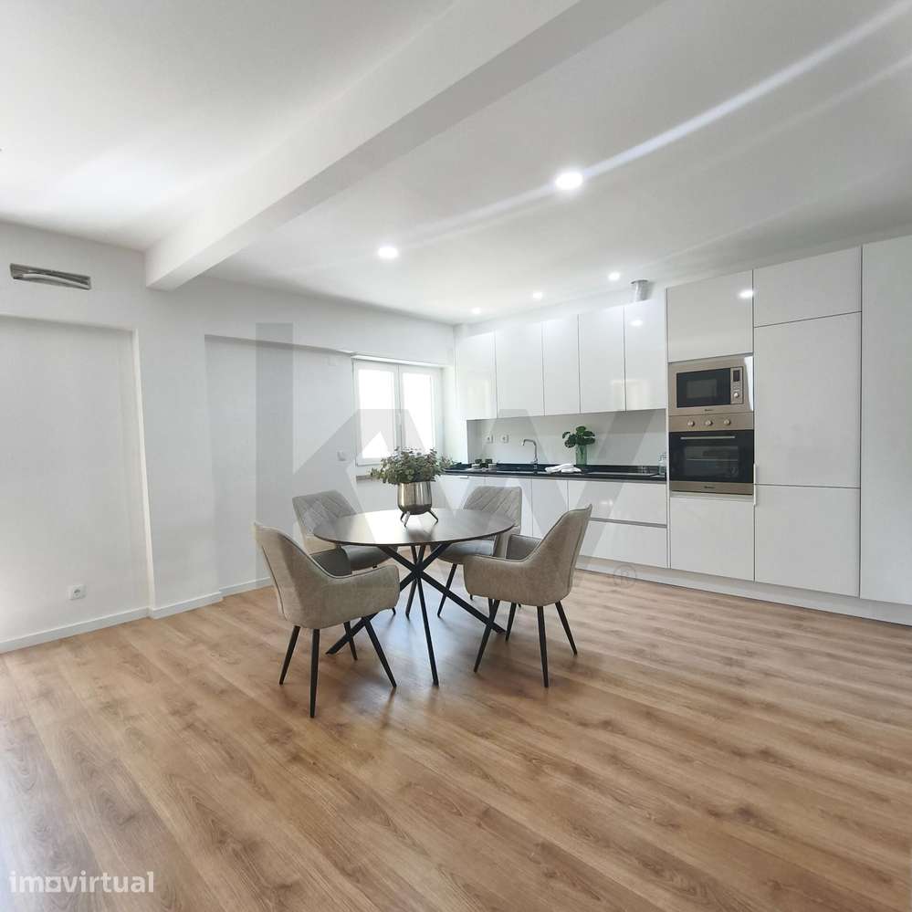 Apartamento T3 Remodelado com Varandas Abertas, Estacionamento e Home - Grande imagem: 3/32