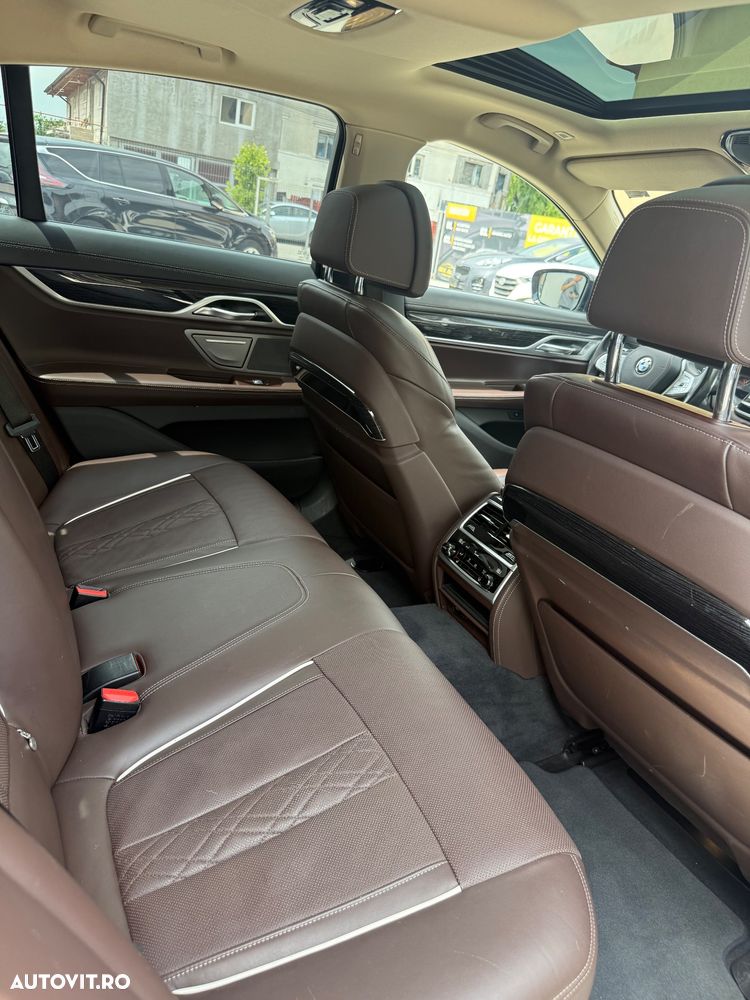 BMW Seria 7 750i xDrive - 13