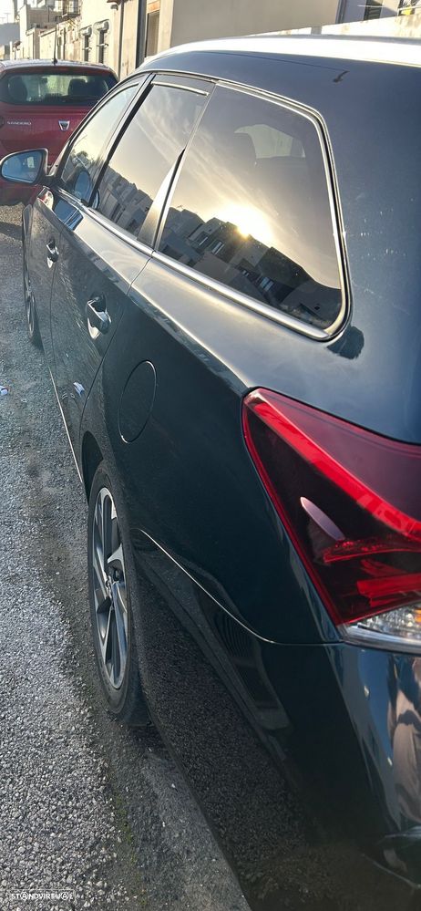 Toyota Auris Touring Sports 1.2T Comfort+Pack Sport - 2