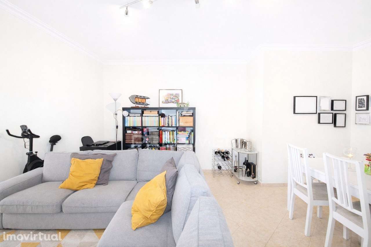 T2 com parqueamento bem localizado. - Grande imagem: 4/24