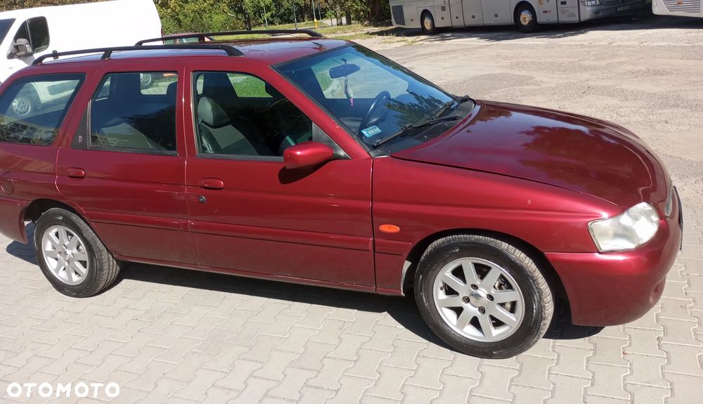 Ford Escort 1.8 16V Ghia - 9