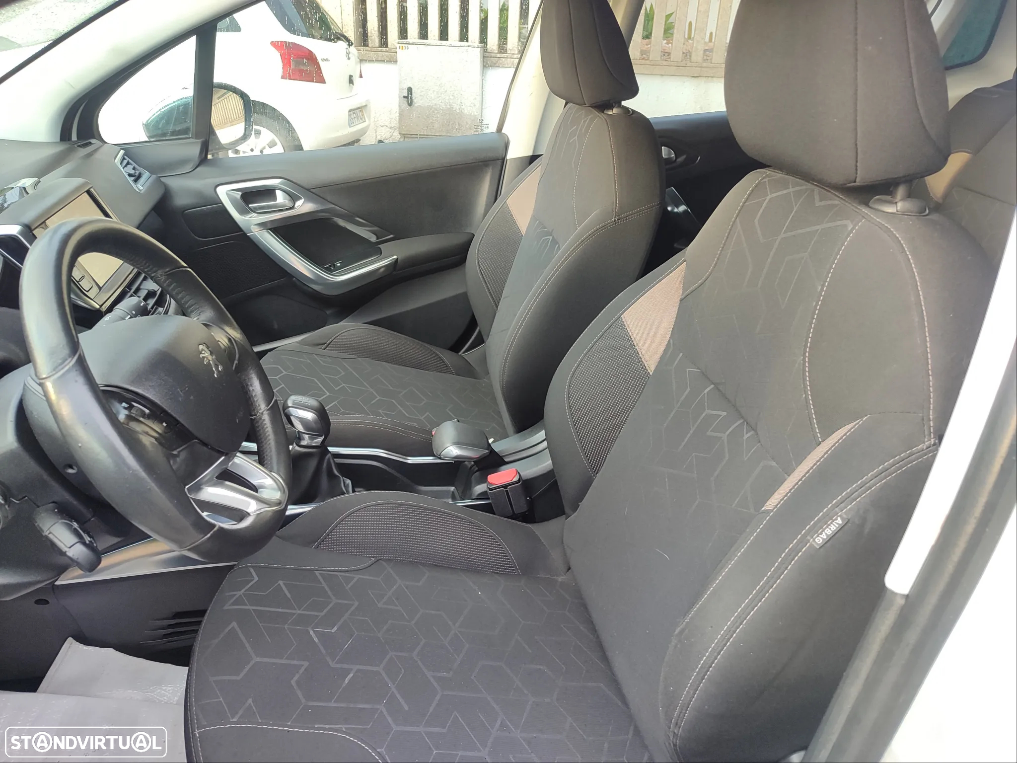 Peugeot 2008 1.6 BlueHDi Allure - 4