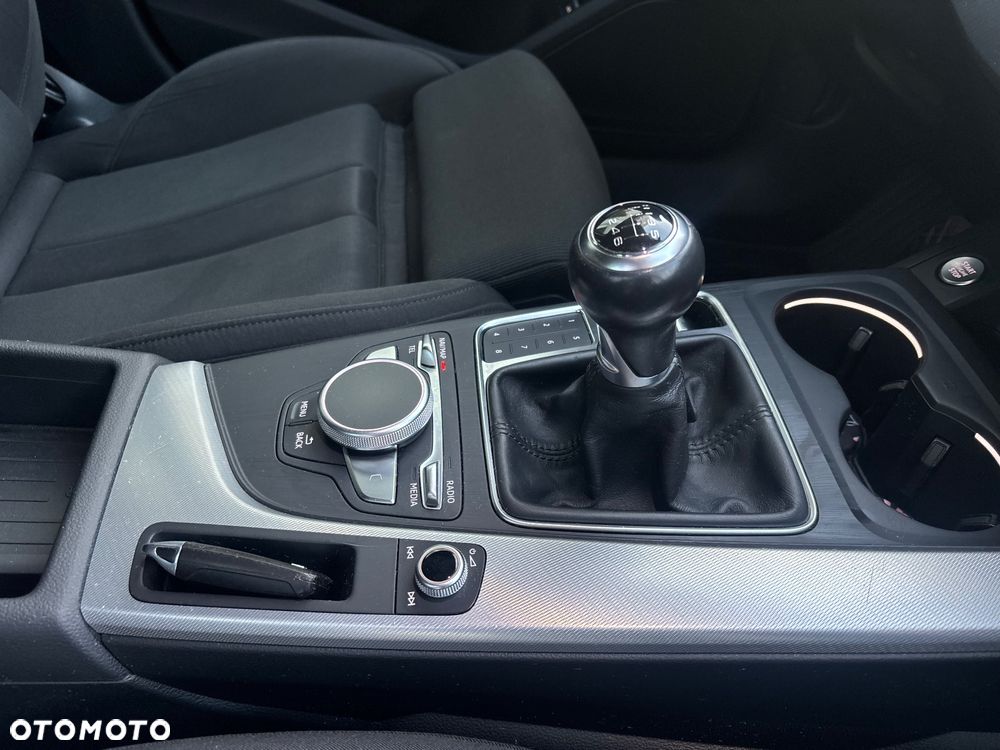 Audi A4 Avant 2.0 TDI - 24
