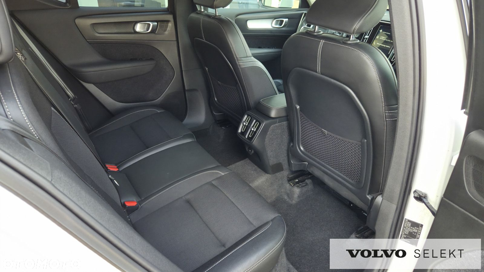 Volvo XC 40 T3 Momentum Pro - 12