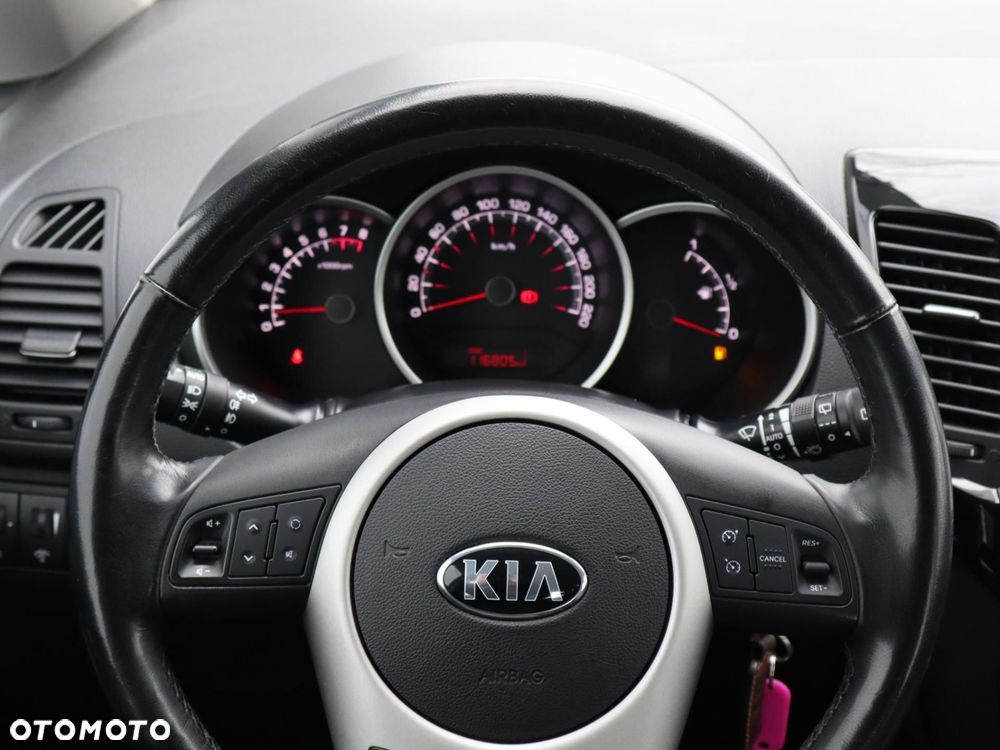 Kia Venga - 10