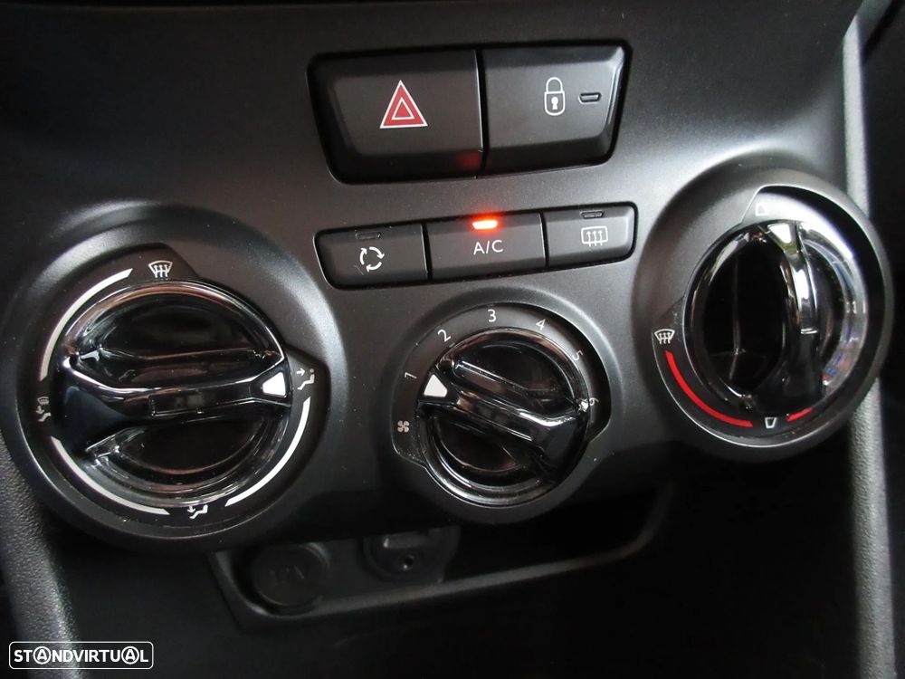 Peugeot 208 1.2 VTi SE Style - 37