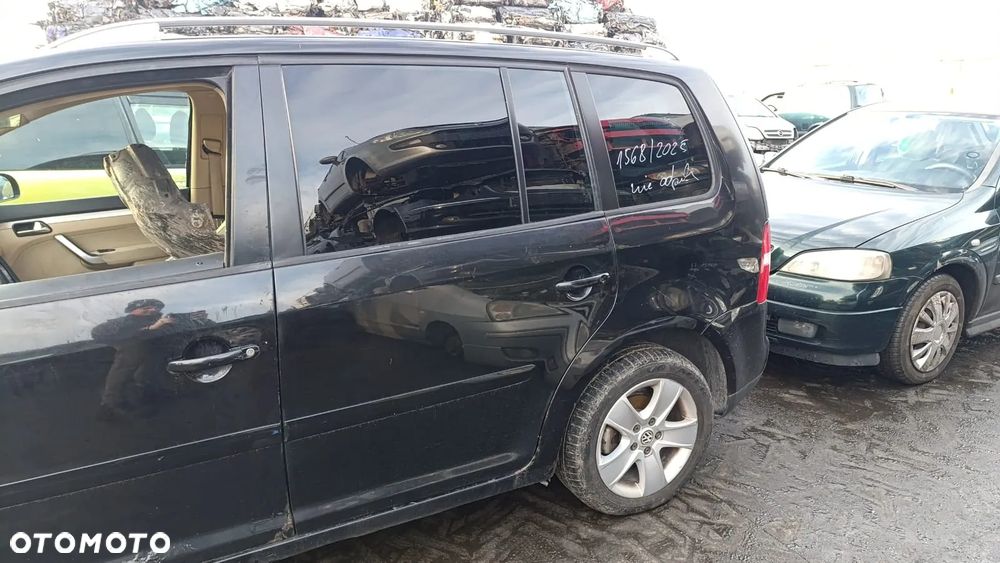 35566 volkswagen touran 2.0 BKD 140 km na części skrzynia GNE lakier LC9Z - 4