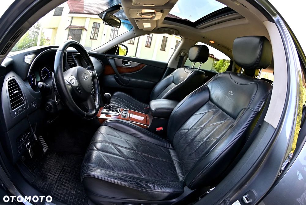 Infiniti QX70 - 7