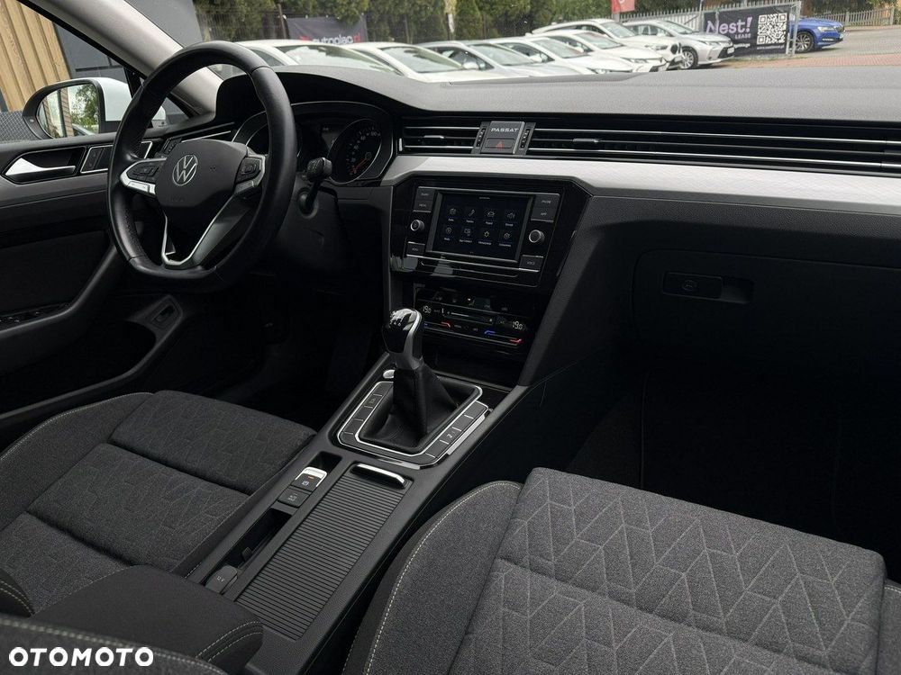 Volkswagen Passat - 16