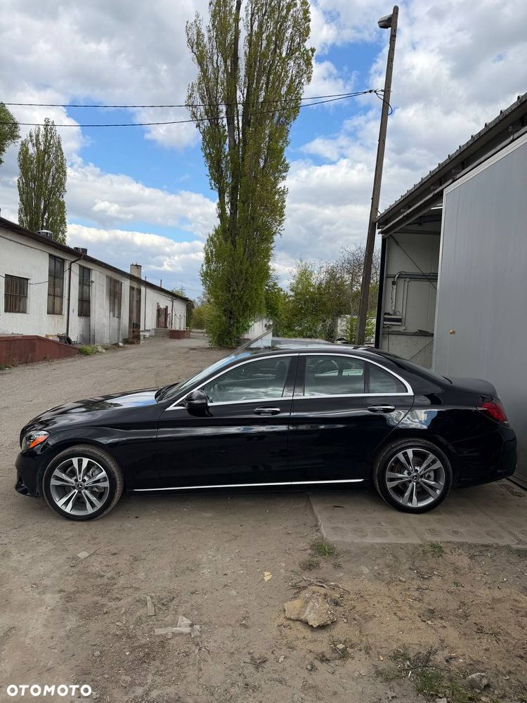 Mercedes-Benz Klasa C 300 4Matic 9G-TRONIC AMG Line - 2