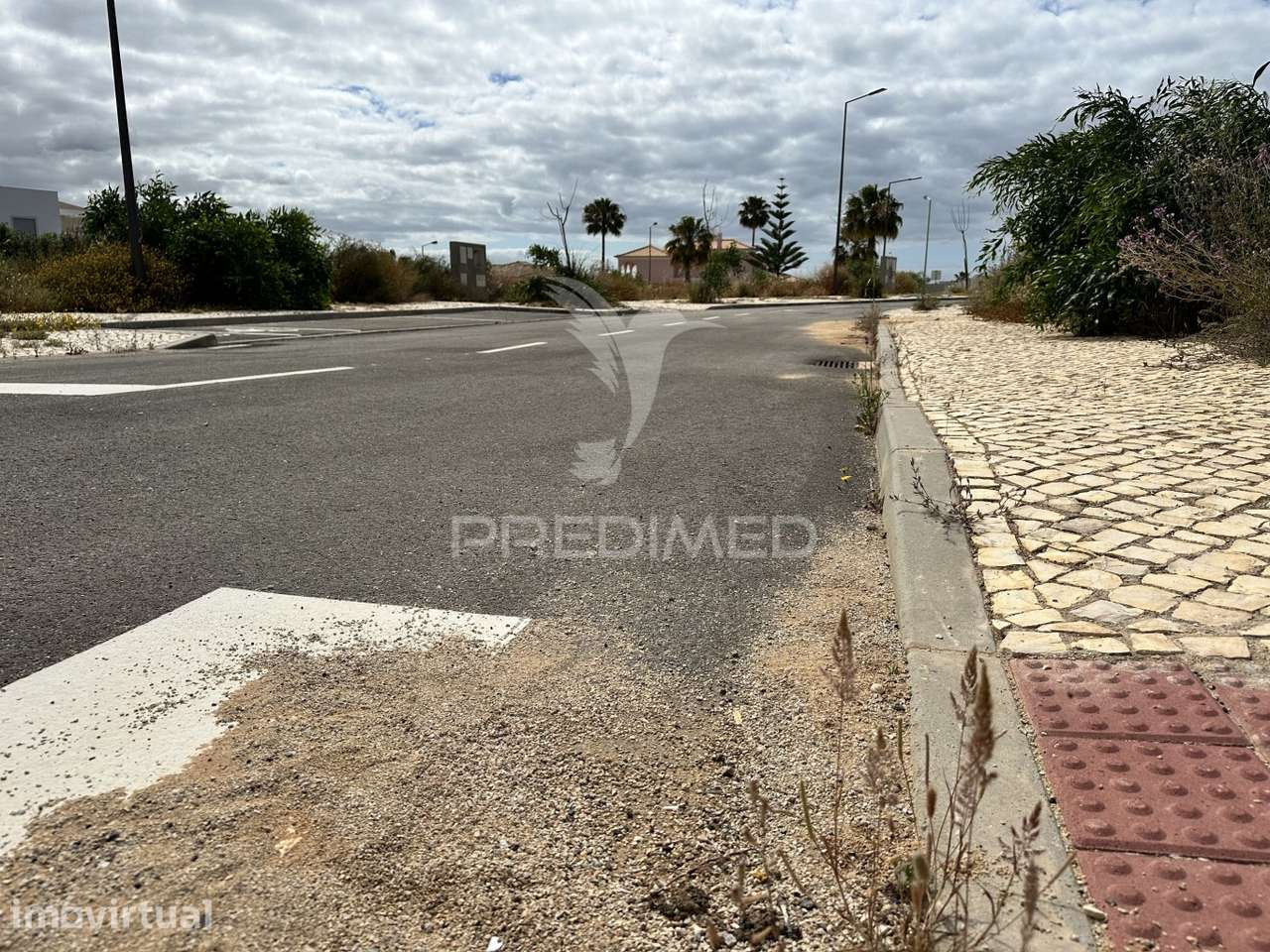 Lote de terreno para construção de moradia com + de 300m2 e piscina - Grande imagem: 3/13