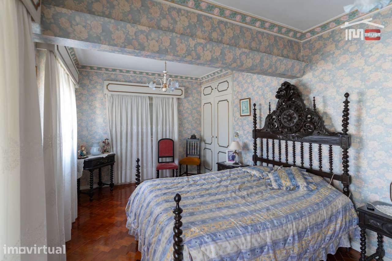 MORADIA RES DO CHÃO E PRIMEIRO ANDAR COM SEIS QUARTOS MAIS T0 COMO ... - Grande imagem: 5/40