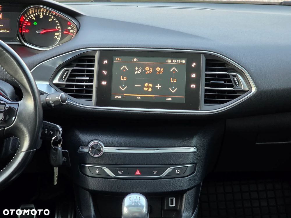 Peugeot 308 1.6 BlueHDi Allure S&S - 26