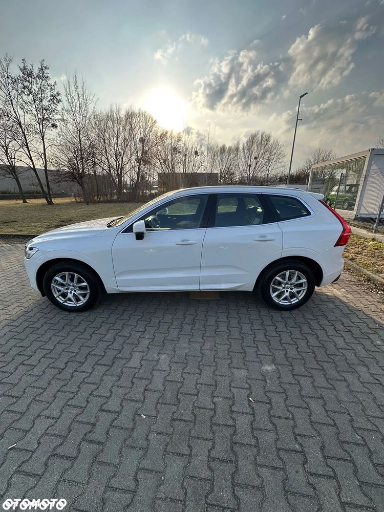 Volvo XC 60 T4 Momentum Pro - 1