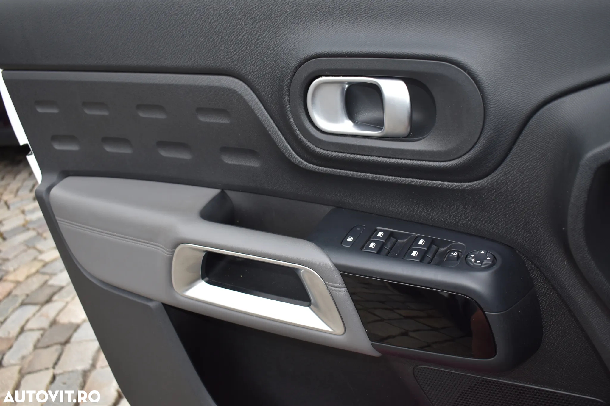 Citroën C5 Aircross Hybrid 225 e.EAT8 SHINE PACK - 27